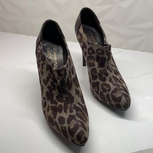 Donald Pliner suede and leather stiletto shoe